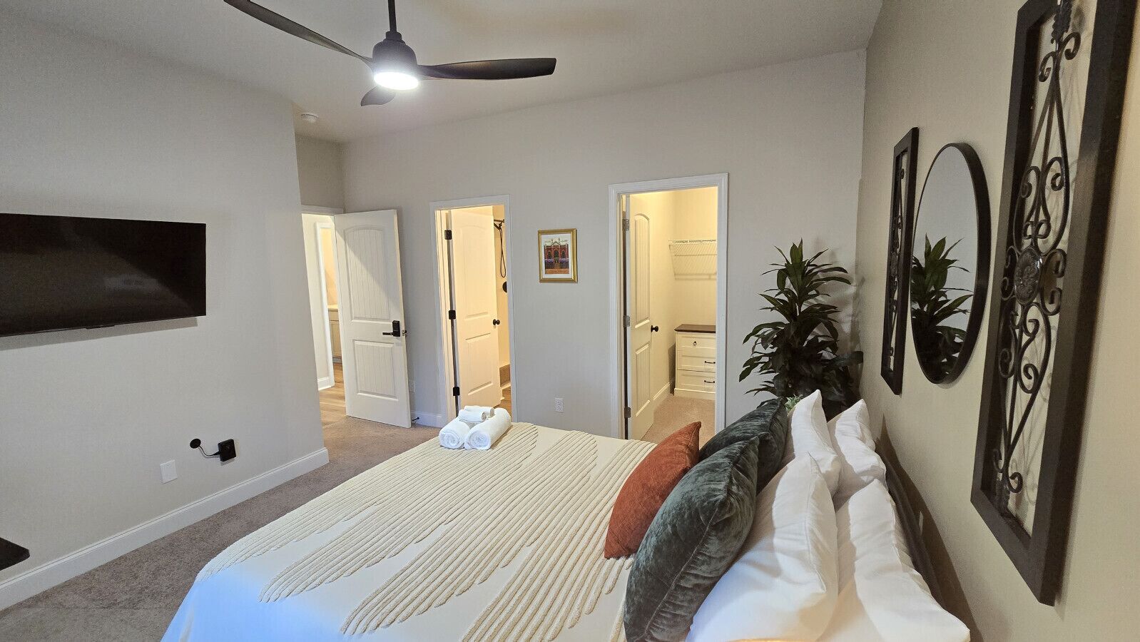 Desk, iron/ironing board, travel cot, free WiFi