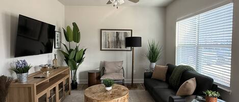 تلفزيون ذكي، كُتُب، مكتب