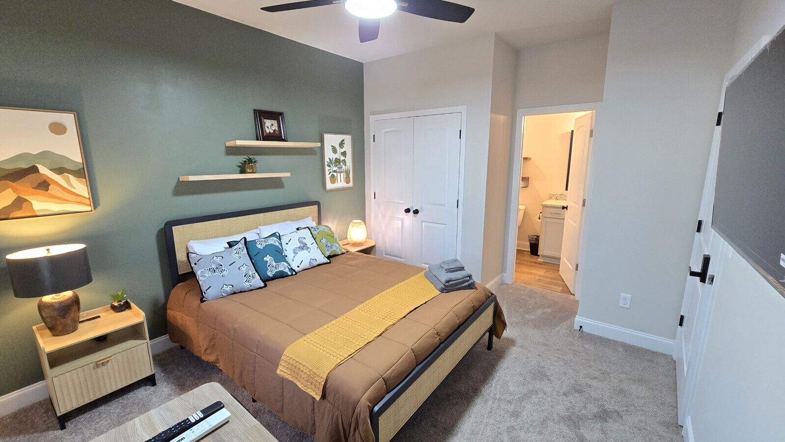 Desk, iron/ironing board, travel cot, free WiFi