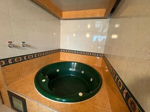 Camera Standard (Sauna y Jacuzzi) | Interni