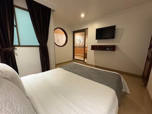 Standard Room, Bathtub (Jacuzzi) | Laptop workspace, free WiFi, wheelchair access - Lavid Hotel Palacio Real (Bogotá)