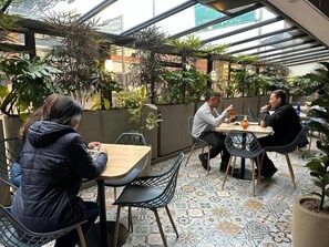Outdoor dining - Lavid Hotel Palacio Real (Bogotá)