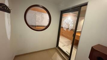 Standard Room, Bathtub (Jacuzzi) | Interior