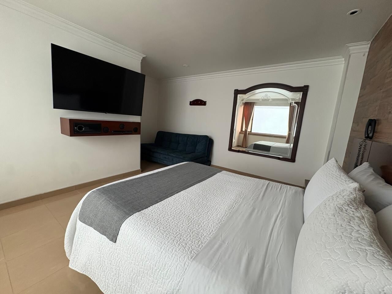 Standard-huone (Sauna y Jacuzzi) | Ilmainen Wi-Fi, pääsy pyörätuolilla