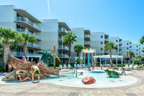 Leilighet, flere senger (Waterscape 535-A) | Basseng | Utendørsbasseng og et oppvarmet basseng