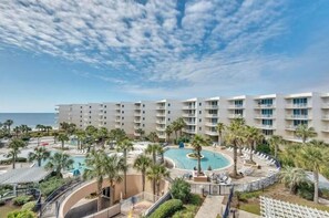 คอนโด, หลายเตียง (Waterscape 535-A) | สระว่ายน้ำ | สระว่ายน้ำกลางแจ้ง, สระน้ำอุ่น