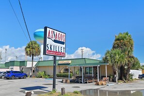 คอนโด, หลายเตียง (Waterscape 535-A) | บริเวณภายนอก