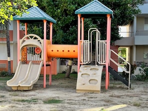 Children's area - Chic Oasis Combate, 2 bdrm/2.5 bath, sleeps 6, full A/C, WiFi (Pole Ojea Cabo Rojo)