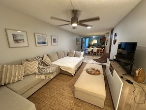 Smart TV - Chic Oasis Combate, 2 bdrm/2.5 bath, sleeps 6, full A/C, WiFi (Pole Ojea Cabo Rojo)