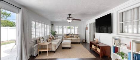 Télévision, table de tennis de table