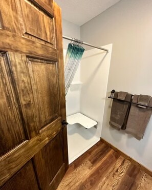 Bathroom - CRANNY 19B (Attica)