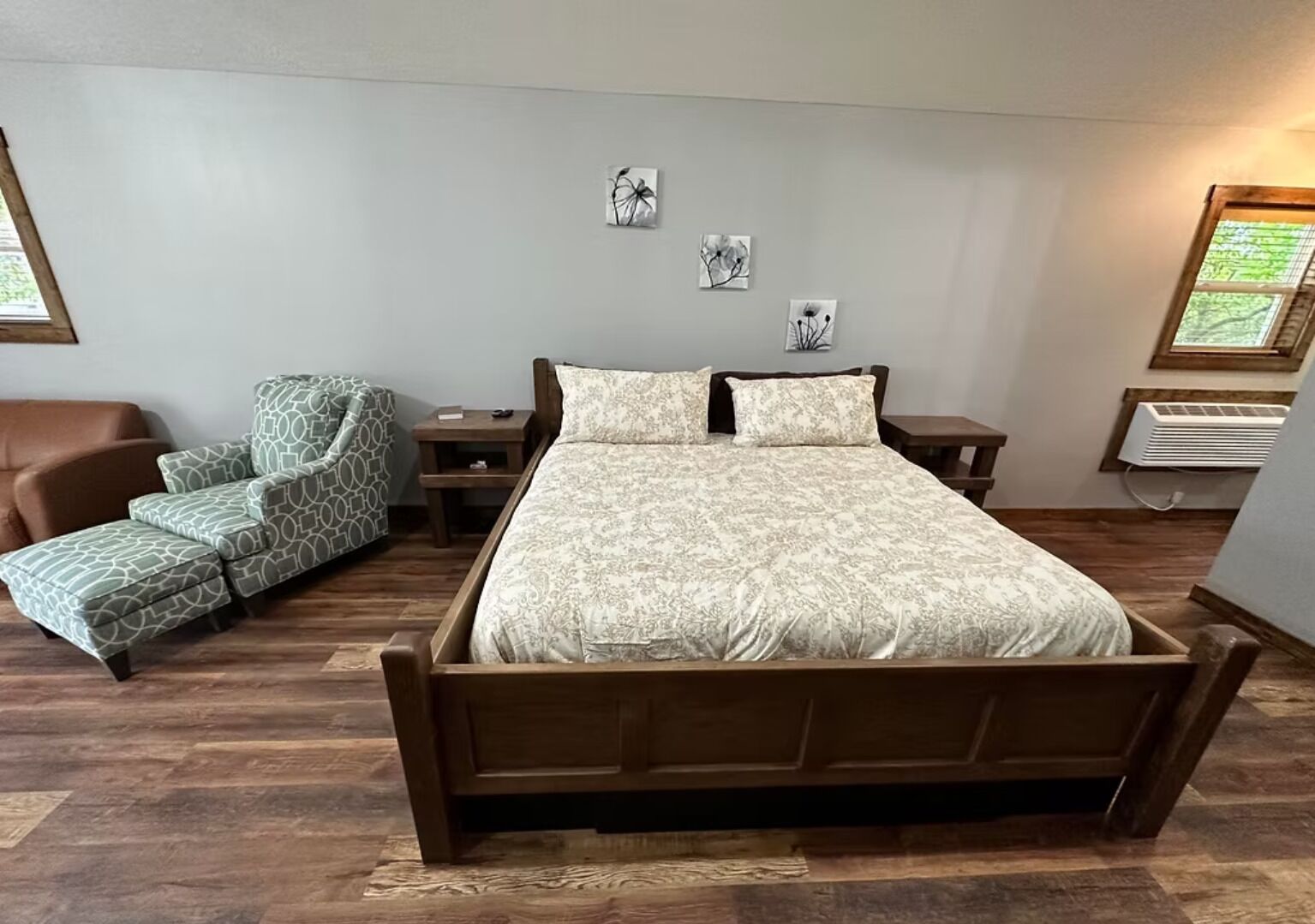 1 bedroom, bed sheets, wheelchair access