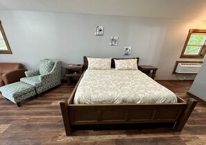 Room - CRANNY 19B (Attica)