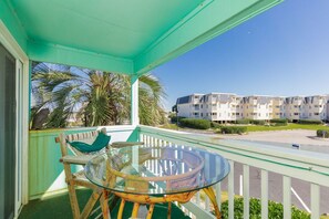 Outdoor dining - Charming 1st Floor Condo • Pool • Oceanside Complex (Atlantic Beach)