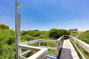 Property grounds - Charming 1st Floor Condo • Pool • Oceanside Complex (Atlantic Beach)