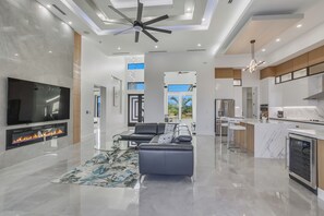 Smart TV - Gulf-Access Canal front Villa with Heated Pool/SPA in Cape Coral, FL (Cape Coral)