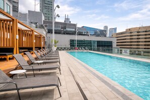 Outdoor pool - Premium 1BR+Den | Downtown Core|Parking included|28 days minimum (Toronto)