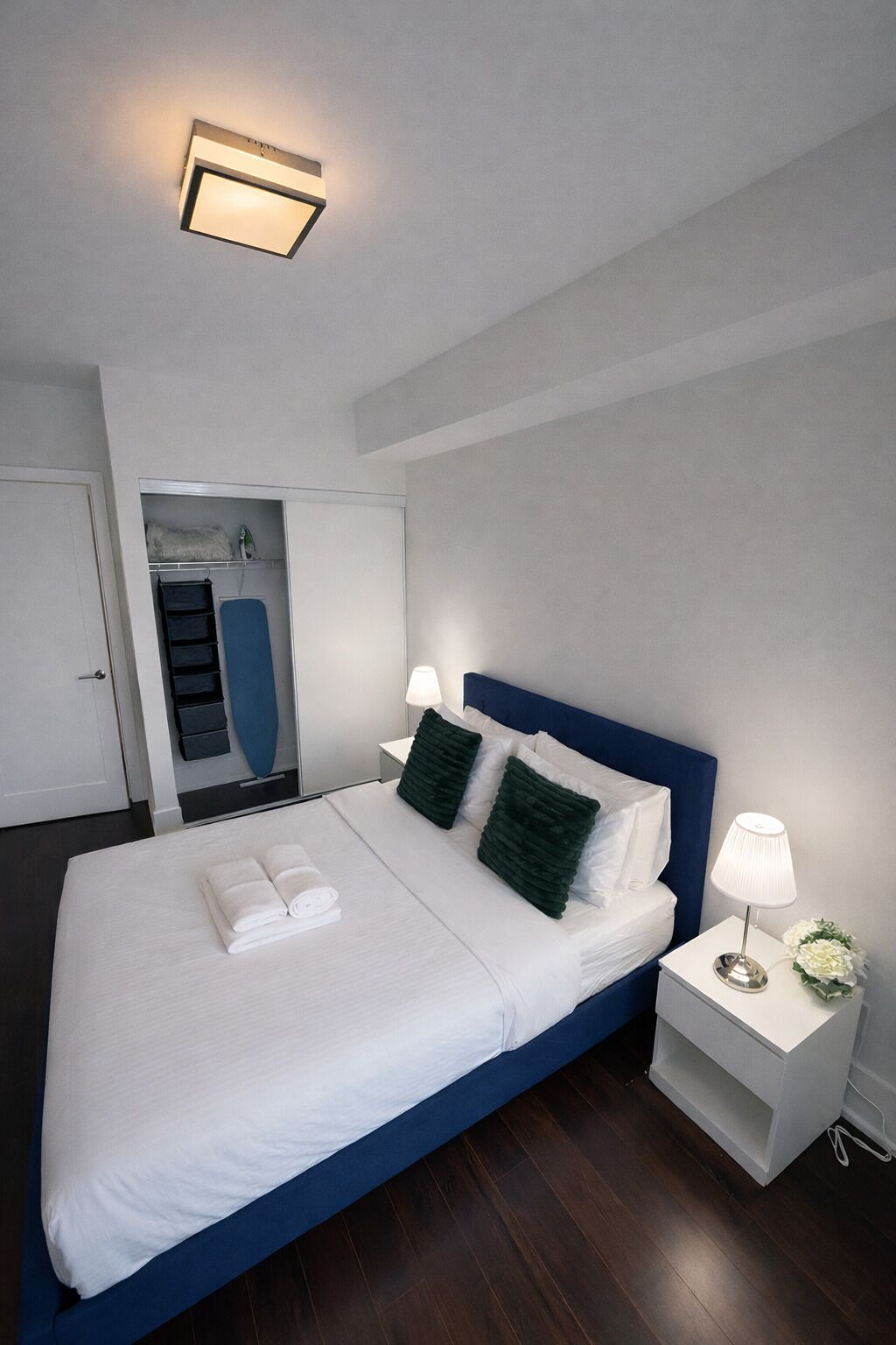 Premium 1br+den | Downtown Core|parking Included|28 Days Minimum - Mississauga