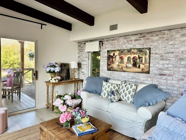 Televisión y chimenea