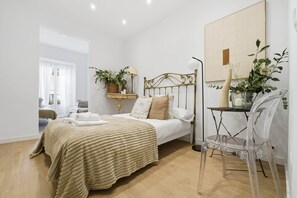 Iron/ironing board, WiFi, bed sheets - Malasaña Style by Hogar4 (Madrid)