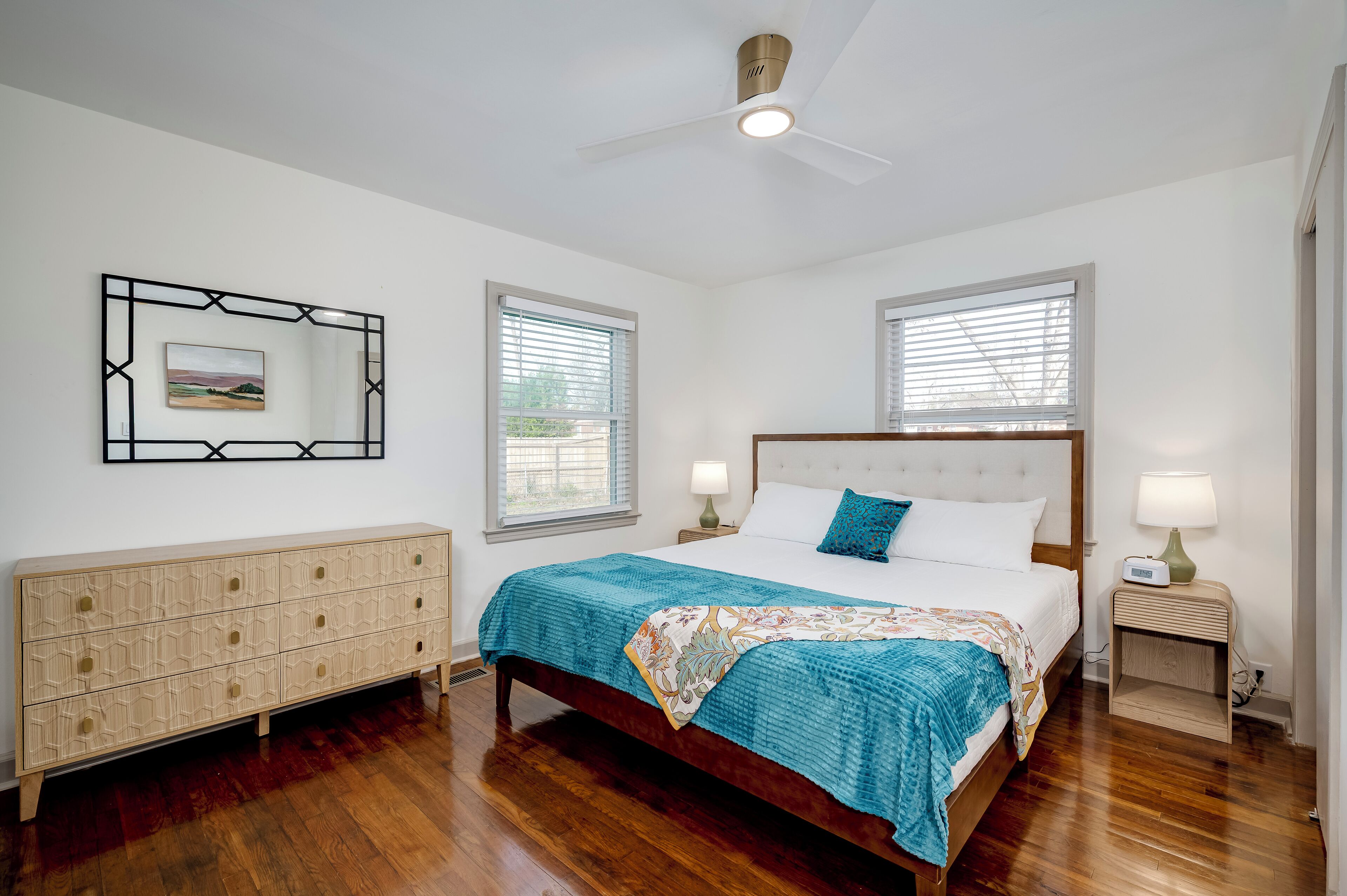 Silitysrauta/-lauta, ilmainen Wi-Fi, vuodevaatteet