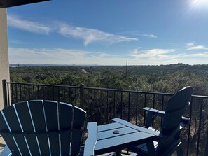 Property grounds - 5Bd-4bath with Lake Travis views, Game room, Ping Pong, Movie Theatre, Sleeps 12 (Jonestown)