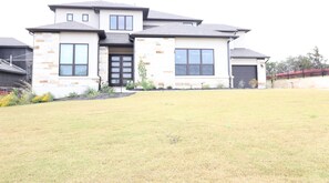 Exterior - 5Bd-4bath with Lake Travis views, Game room, Ping Pong, Movie Theatre, Sleeps 12 (Jonestown)