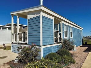 Exterior - The Blue Nook a Tiny Home Retreat (Austin)