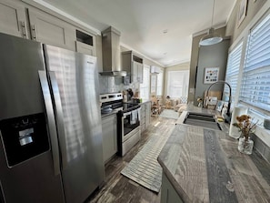 Fridge, microwave, oven, stovetop - The Blue Nook a Tiny Home Retreat (Austin)