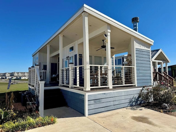 Exterior - The Blue Nook a Tiny Home Retreat (Austin)