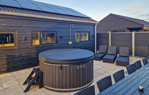 Terrace/patio - Beautiful home in Løkken with sauna (Løkken)