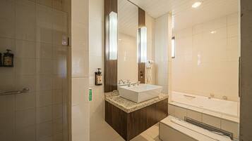 Apartment | Bathroom | Towels