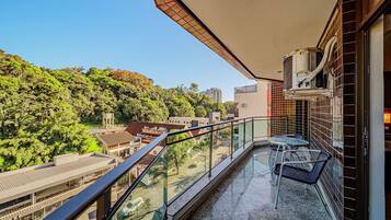 Basic Apartment | Outdoor dining