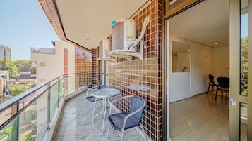 Apartamento conforto | Opções para refeição ao ar livre