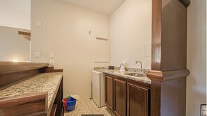 Studio tiện nghi đơn giản | Bếp riêng