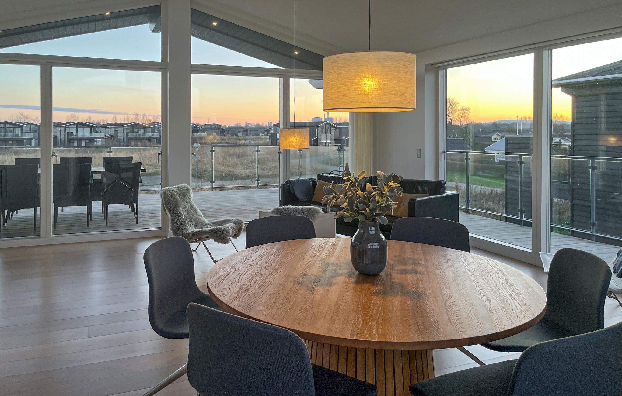 المنشأة من الداخل