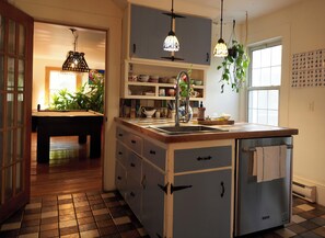 Private kitchen - Magnificent ancestral home 1860 Brome Missisquoi region Large reception capacity (Cowansville)