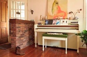 Interior - Magnificent ancestral home 1860 Brome Missisquoi region Large reception capacity (Cowansville)