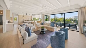 Smart TV, video games, ping pong, offices - Infinity Pool - 2 waterslides - Rooftop Gulf Views (Sarasota)