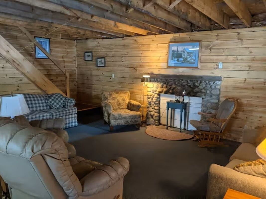 Een smart-tv, een dvd-speler, boeken en een filmbibliotheek