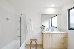 Shower - Curragudde Cove - Pambula Beach (Pambula Beach)