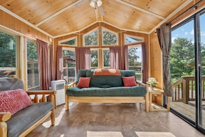 TV, books, offices - Waterfront Bourbon Barrel Cabin (Indianapolis)