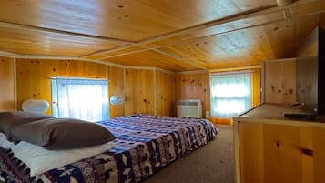 Desk, iron/ironing board, travel cot, WiFi