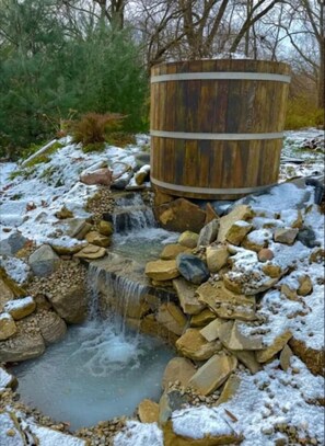 Spa - Waterfront Bourbon Barrel Cabin (Indianapolis)