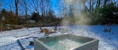 Tina de hidromasaje al aire libre