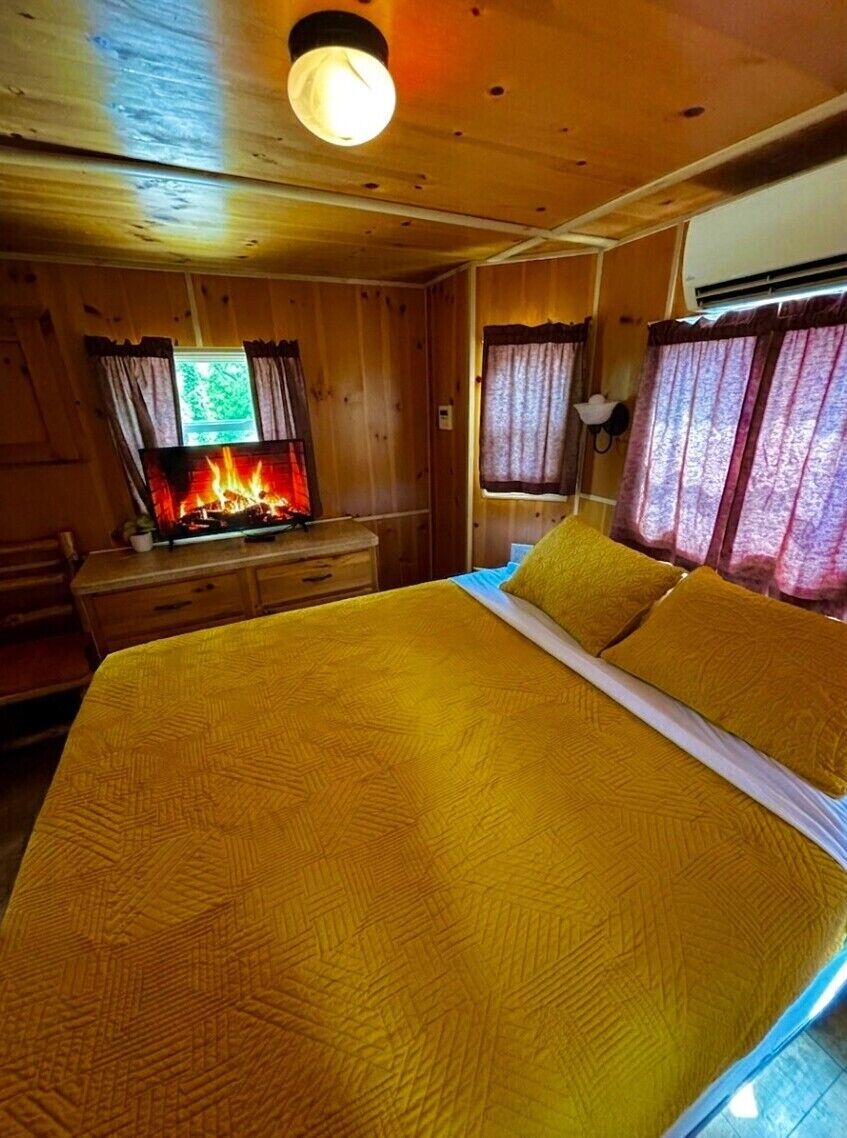 Desk, iron/ironing board, travel cot, WiFi