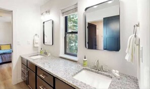 Hårtork och handdukar