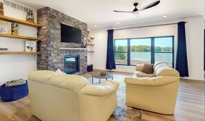 Télévision, cheminée, jeux vidéo, baby-foot