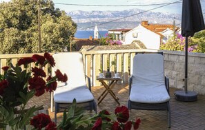 Property grounds - Stunning apartment in Supetar with WiFi (Supetar)