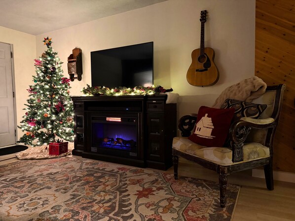 Interior - Christmas Getaway - Hot Tub, Fireplaces + 5 Min to Lake - Near Flaming Gorge (Manila)